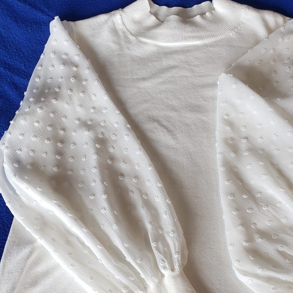 Ladies Size Small Off-White blouse